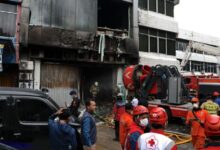 18 personas mueren calcinadas tras un incendio en un edificio de oficinas en Indonesia