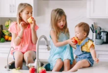 Esto es lo que nunca debes hacer cuando un niño se atraganta