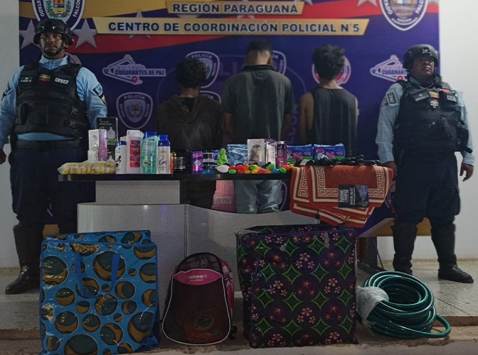 Capturan in fraganti a tres sujetos robando en un local comercial de Falcón