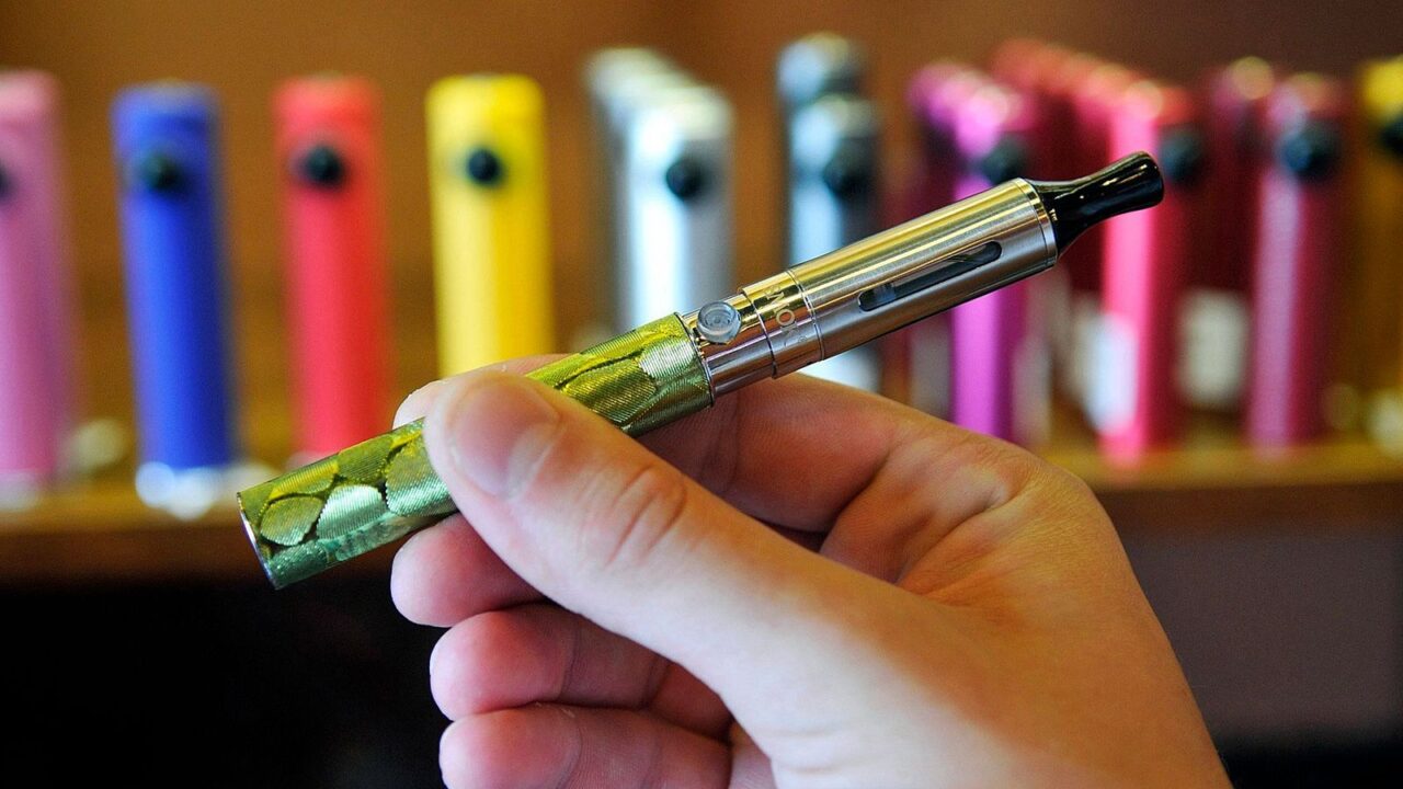 México prohíbe el uso, venta y distribución de cigarrillos electrónicos y vapeadores