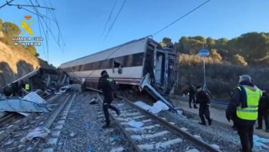 Ascienden a 40 las víctimas mortales tras el choque de trenes en España