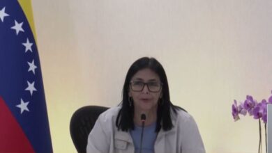 Presidenta encargada supervisa reconstrucción en zonas afectadas por el ataque militar