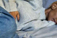 Un equipo de la Universidad de California descubrió células intestinales desconocidas que responden al estrógeno. El hallazgo abre la puerta a nuevos tratamientos para el colon irritable.