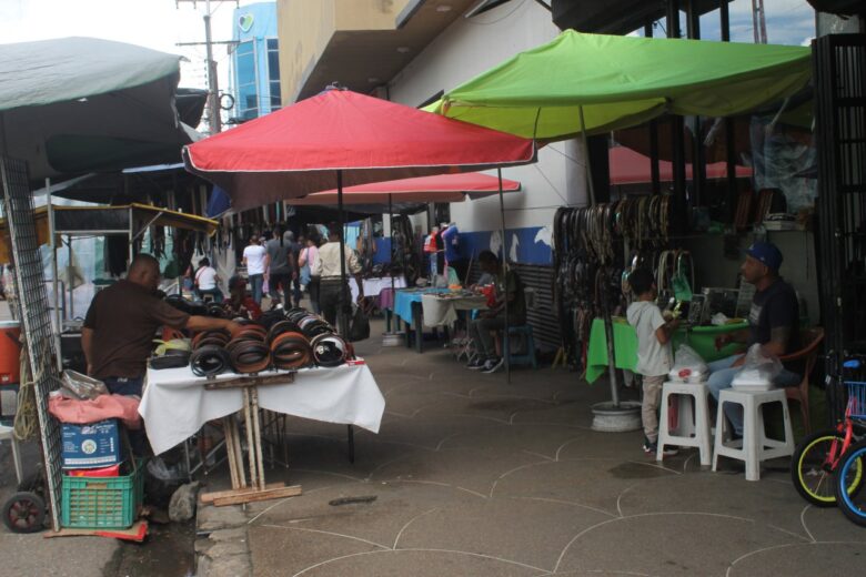 2. Buhoneros solicitan reunión con la Alcaldía para debatir la reubicación