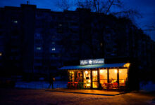 Cortes de energía masivos en Ucrania afectan a casi toda la población