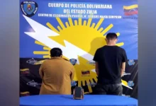 Detienen a pareja por golpear a sus tres hijos con palos y puños