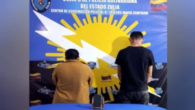 Detienen a pareja por golpear a sus tres hijos con palos y puños