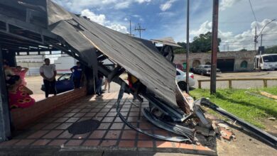 Empanaderas de la avenida Libertador solicitan la reparación del techo