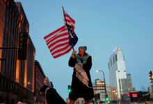 Miles de personas desafían las temperaturas bajo cero y protestan contra el ICE