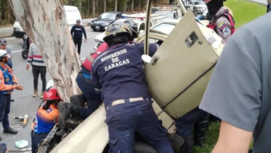 Tres heridos tras chocar vehículo contra un árbol en la Cota Mil