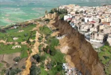 Un barrio entero al borde del abismo tras intensas lluvias en Italia