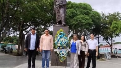 Celebran el Día del Maestro con eucaristía y ofrenda floral al Padre de la Patria en Cedeño