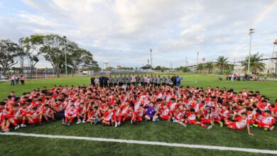 Más de 600 niños estrenan nueva cancha de formación en la Escuela Mejía