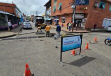 Alcaldía de Maturín rehabilita alcantarilla frente a la Plaza de los Enamorados