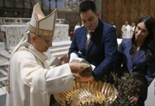 Papa León XIV bautizó a 20 niños en la capilla Sixtina