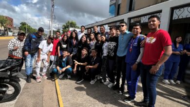 Estudiantes de la FVE se unen al apoyo del presidente Nicolás Maduro