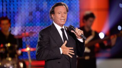 Julio Iglesias también es acusado de explotación laboral
