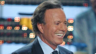 Julio Iglesias publica chats privados para desmentir denuncias de agresión sexual