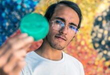 Artista venezolano inaugura en El Salvador el mural de tapas más alto del mundo