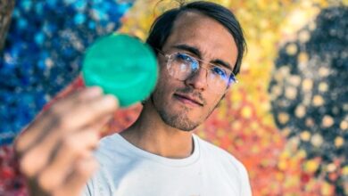 Artista venezolano inaugura en El Salvador el mural de tapas más alto del mundo