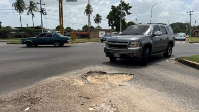 Huecos en el semáforo de Av. Libertador genera incomodidad a los conductores