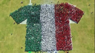 México logra el Record Guinness con la camiseta humana de fútbol más grande del mundo