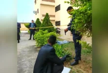 Hombre muere al caer de un cuarto piso instalando un aire acondicionado