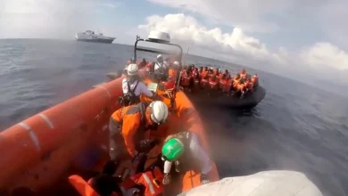 Rescatan a 127 migrantes que viajaban a España en siete embarcaciones