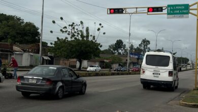 Denuncian irrespeto a la luz roja del semáforo de Alto Guri