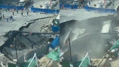 Un gigantesco socavón se abre en una transitada carretera de Shanghái en China