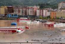 Turquía evalúa daños tras inundaciones que sumergieron comercios y viviendas