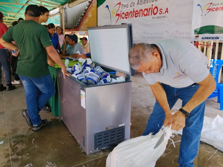 Benefician a más de 1.500 familias del sector Los Cocos con venta de proteínas