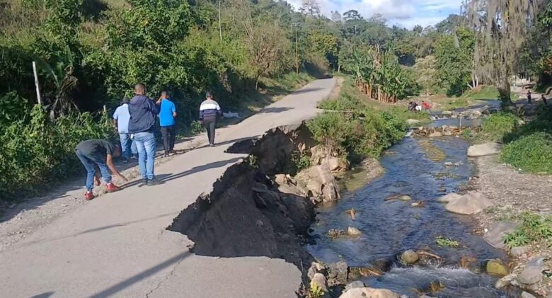 A punto de colapsar el paso vial hacia río chiquito en Piar