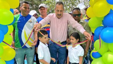 Alcalde “Chuo” Velásquez rehabilita cancha de la Escuela Simón Bolívar en Acosta