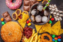 Cómo la comida industrializada genera la misma adicción que la nicotina