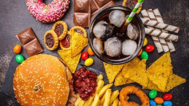 Cómo la comida industrializada genera la misma adicción que la nicotina