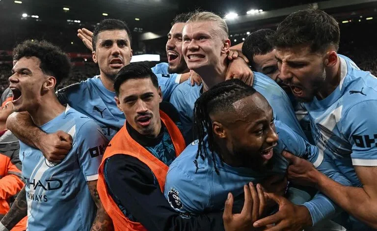 Manchester City derrotó al Liverpool con una épica remontada y mantiene viva la Premier League