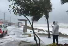 Cierre de playas y fuertes inundaciones por tormentas torrenciales en Cartagena, Colombia