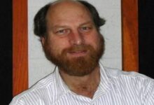 Asesinan al astrofísico Carl Grillmair en el porche de su casa en California