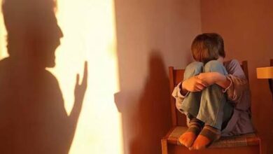 Capturan a madre que utilizaba una cuchara caliente para agredir a sus hijos