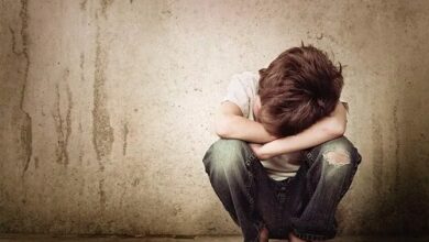 Capturada joven de 24 años por agredir a sus hijos de 3 y 5 años