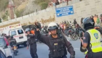 26 heridos deja volcamiento de transporte público en La Guaira