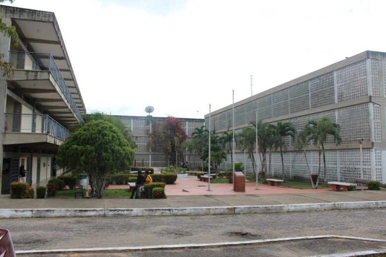 Director de la UPEL plantea un nuevo diseño autosostenible