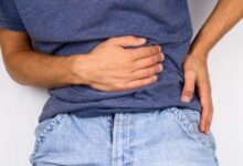 Cómo el cortisol por ansiedad daña directamente tu salud estomacal