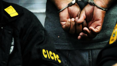 Detienen a un hombre por golpear a su novia tras revisarle el celular