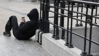 Estudiantes en Austria prueban vivir tres semanas sin celular
