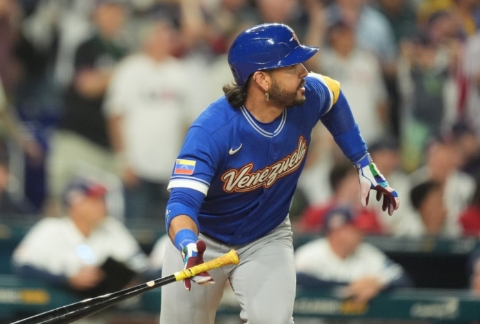 Los Rojos de Cincinnati celebran el impacto de Eugenio Suárez en el Clásico