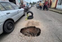 ¡Otro más! Reportan enorme hueco en plena calle Barreto de Maturín