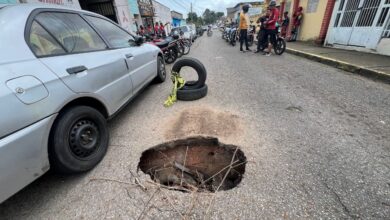 ¡Otro más! Reportan enorme hueco en plena calle Barreto de Maturín