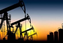 Petróleo sube casi un 30% en la semana y alcanza niveles récord por guerra en Oriente Medio